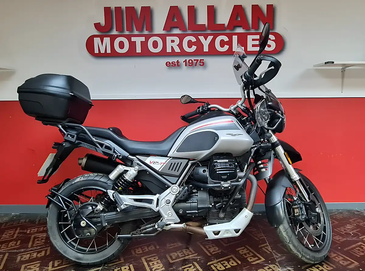 Used 2022 Moto Guzzi V85 Tt Travel Edition Grey - Front View