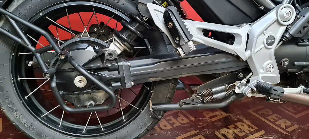 Used 2022 Moto Guzzi V85 Tt Travel Edition Grey - Interior and Exterior details 17