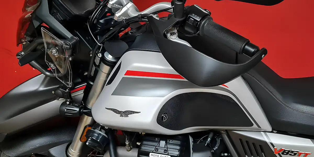 Used 2022 Moto Guzzi V85 Tt Travel Edition Grey - Interior and Exterior details 19