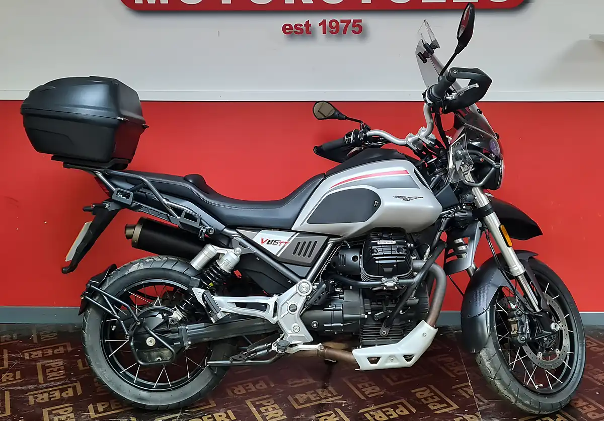 Used 2022 Moto Guzzi V85 Tt Travel Edition Grey - Interior and Exterior details 4