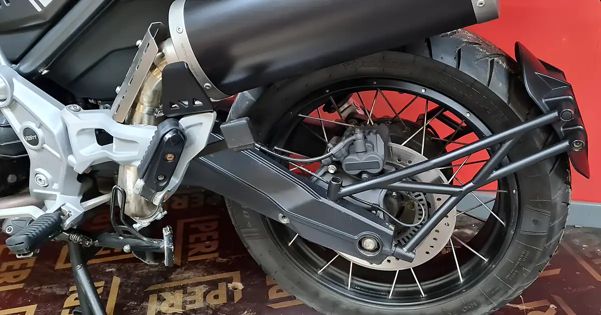 Used 2022 Moto Guzzi V85 Tt Travel Edition Grey - Interior and Exterior details 9