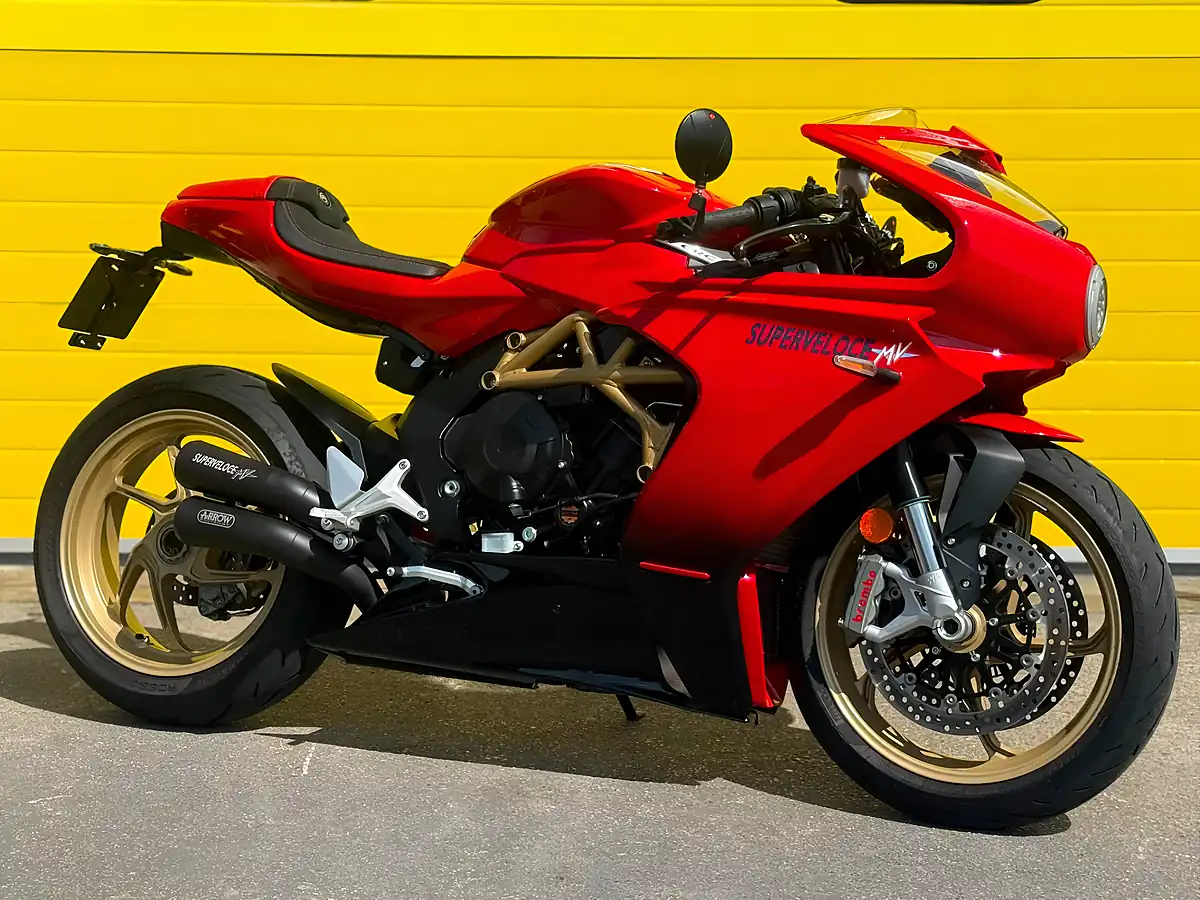 Used 2022 Mv Agusta Superveloce Red - Front View