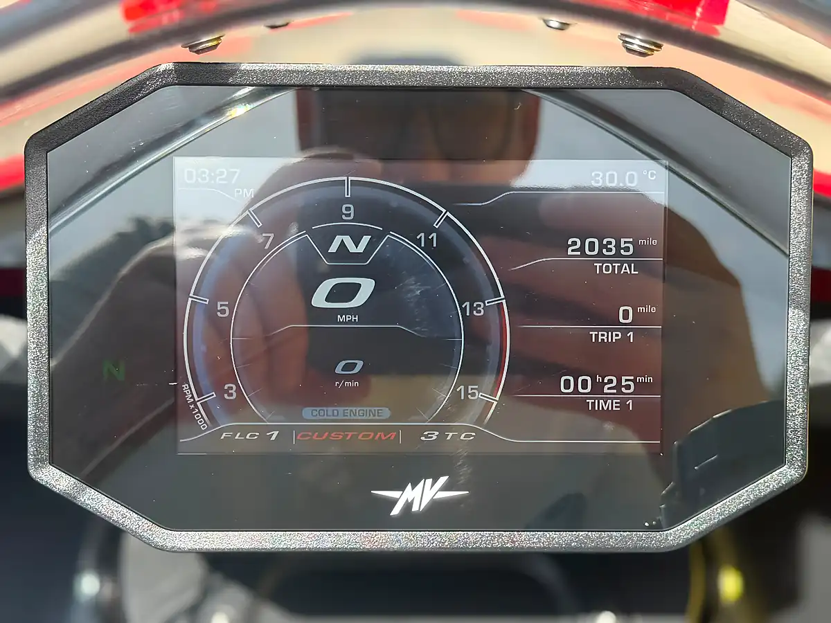 Used 2022 Mv Agusta Superveloce Red - Interior and Exterior details 11
