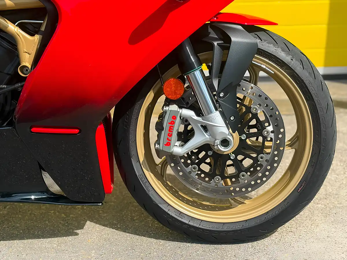 Used 2022 Mv Agusta Superveloce Red - Interior and Exterior details 14