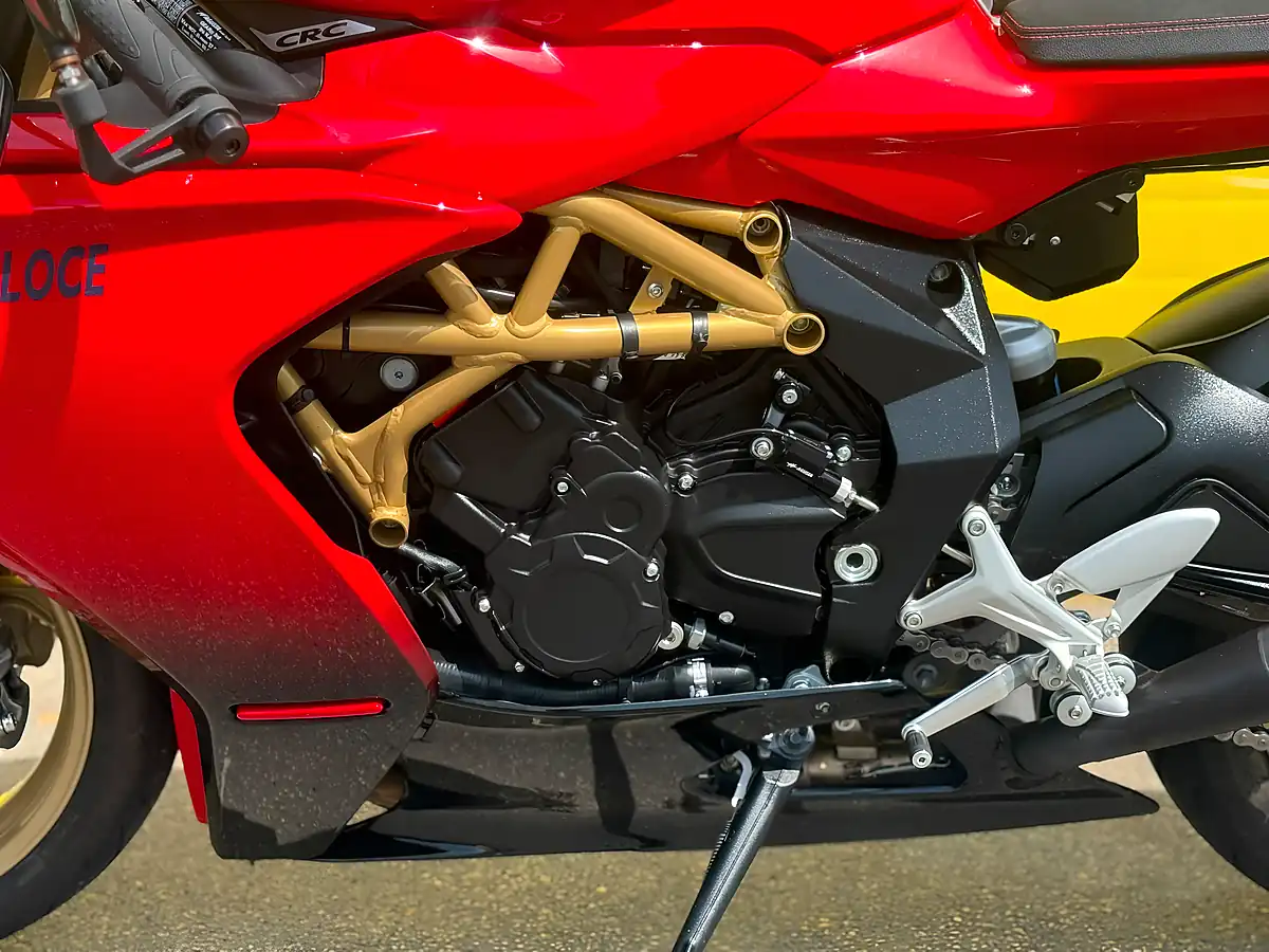 Used 2022 Mv Agusta Superveloce Red - Interior and Exterior details 18