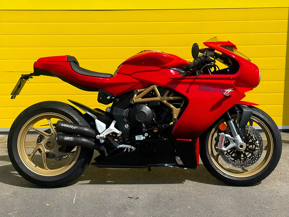 Used 2022 Mv Agusta Superveloce Red - Interior and Exterior details 2