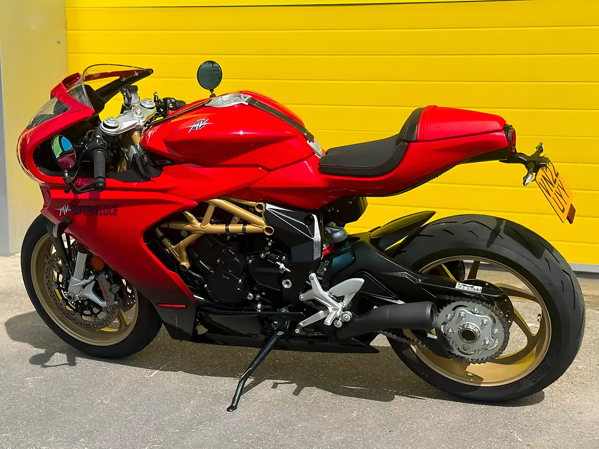 Used 2022 Mv Agusta Superveloce Red - Interior and Exterior details 6