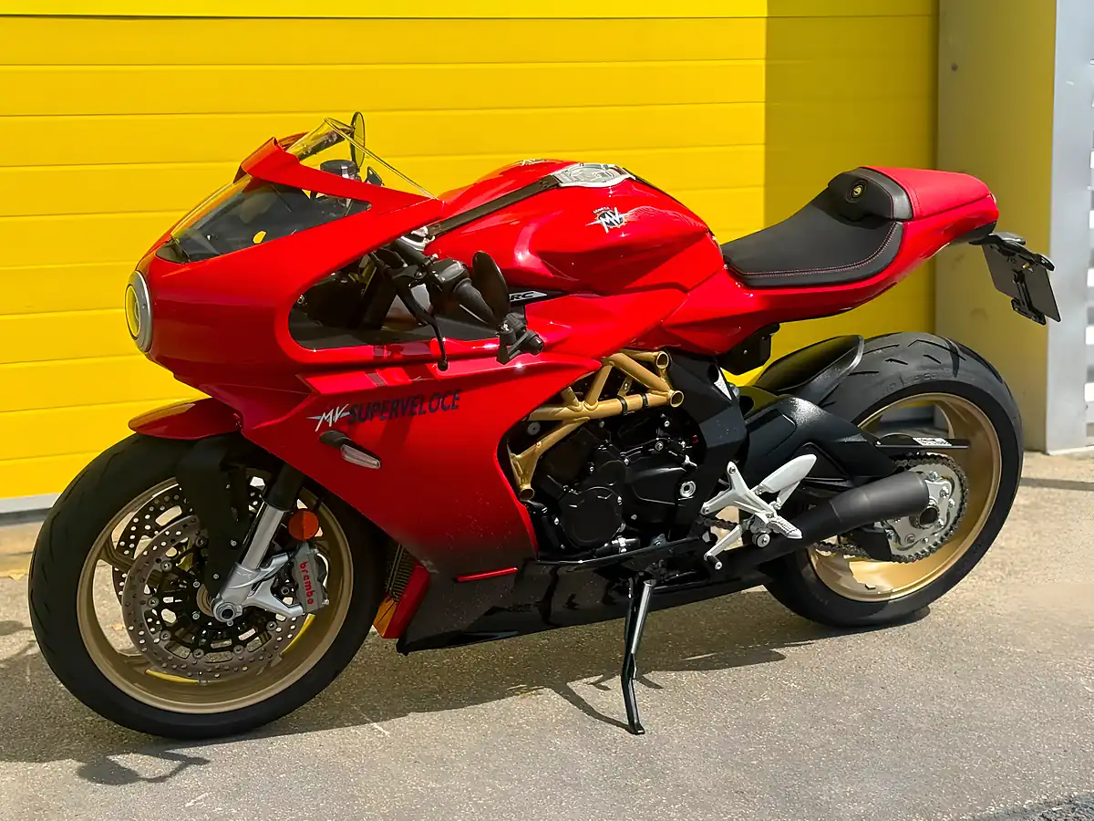 Used 2022 Mv Agusta Superveloce Red - Interior and Exterior details 7