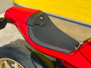 Used 2022 Mv Agusta Superveloce Red - Interior and Exterior details 8
