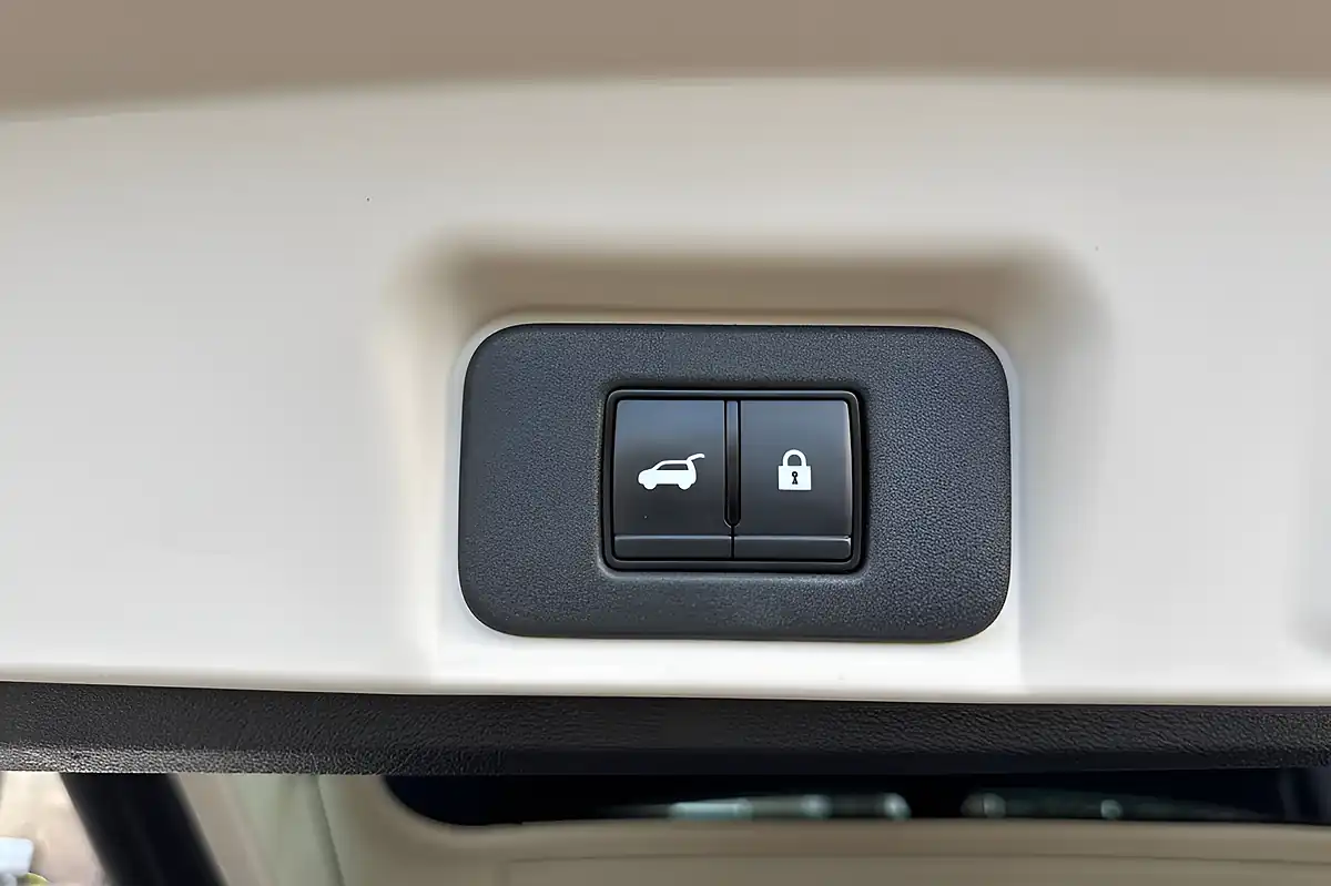 Used 2022 Nissan Ariya Advance Green - Interior and Exterior details 16