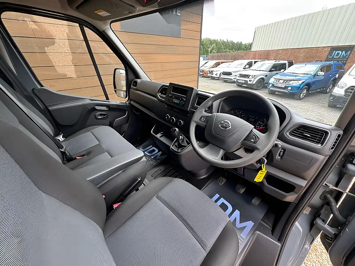 Used 2022 Nissan Interstar Acenta Grey - Interior and Exterior details 15