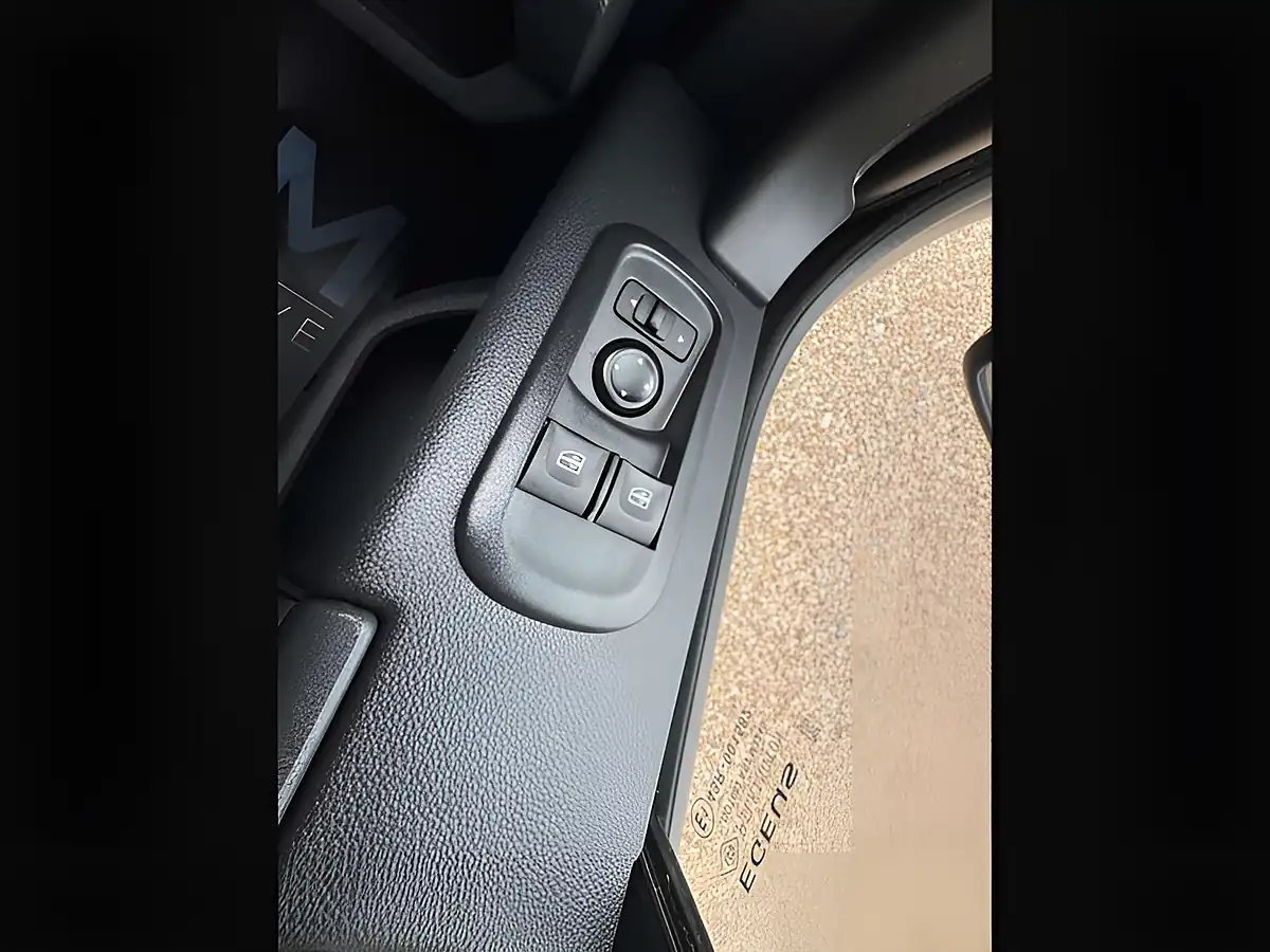 Used 2022 Nissan Interstar Acenta Grey - Interior and Exterior details 17