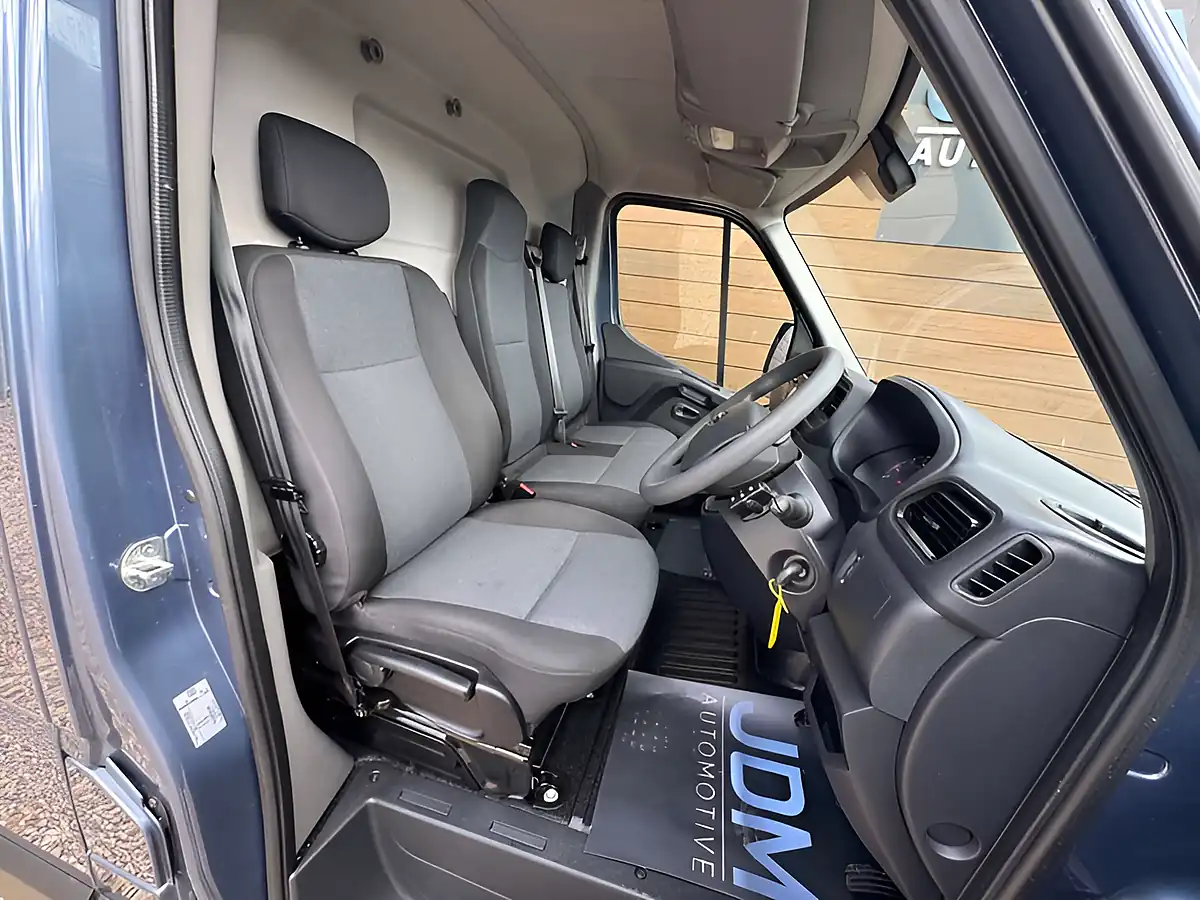Used 2022 Nissan Interstar Tekna Grey - Interior and Exterior details 13