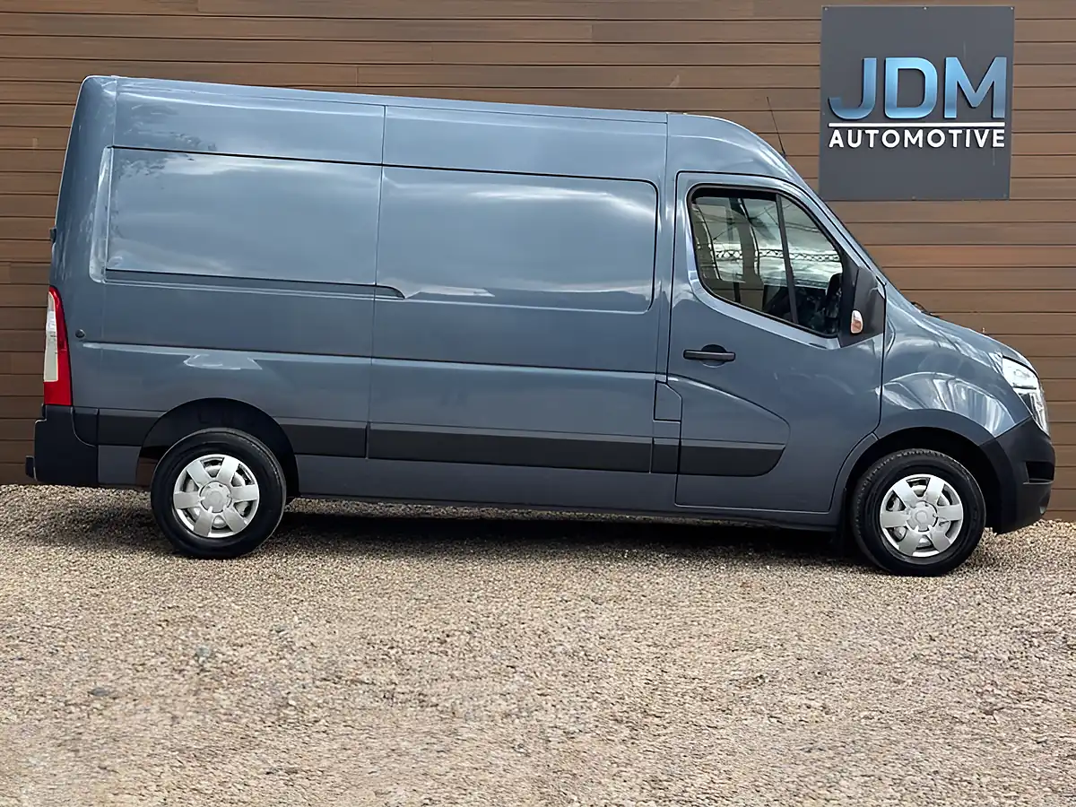 Used 2022 Nissan Interstar Tekna Grey - Interior and Exterior details 2