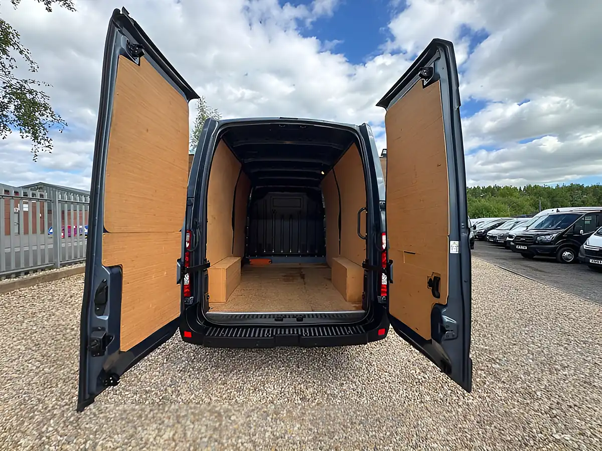 Used 2022 Nissan Interstar Tekna Grey - Interior and Exterior details 4