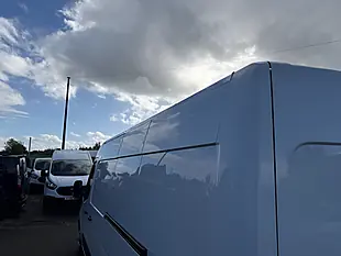 Used 2022 Nissan Interstar Tekna White - Interior and Exterior details 10