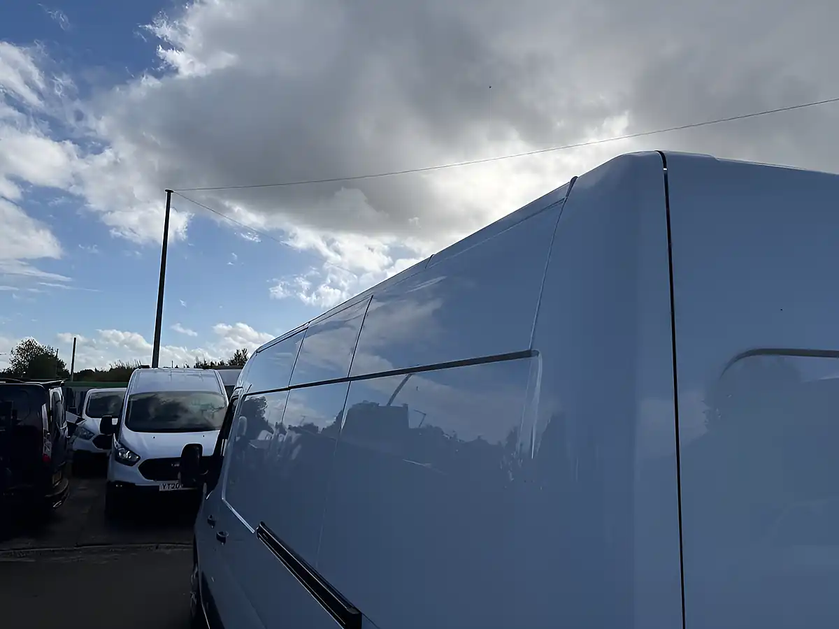 Used 2022 Nissan Interstar Tekna White - Interior and Exterior details 10