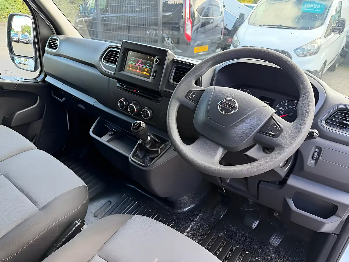Used 2022 Nissan Interstar Tekna White - Interior and Exterior details 15