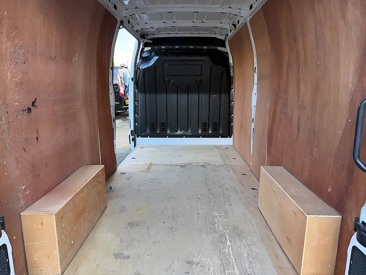 Used 2022 Nissan Interstar Tekna White - Interior and Exterior details 18