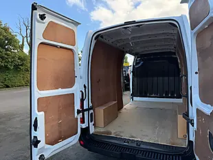 Used 2022 Nissan Interstar Tekna White - Interior and Exterior details 19