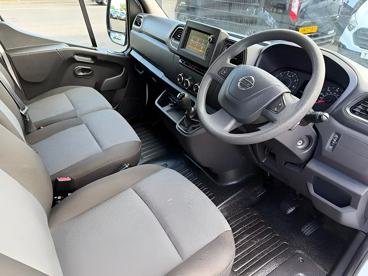 Used 2022 Nissan Interstar Tekna White - Interior and Exterior details 3