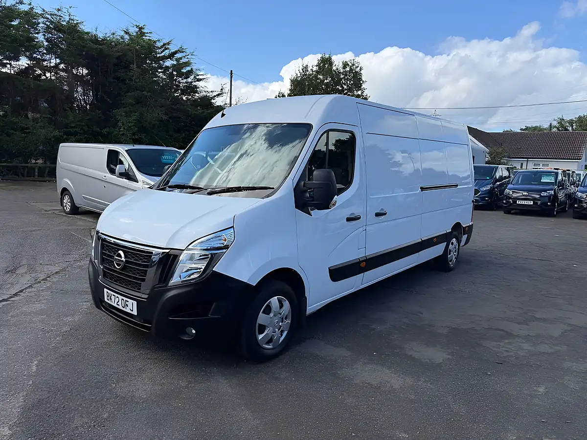Used 2022 Nissan Interstar Tekna White - Interior and Exterior details 8