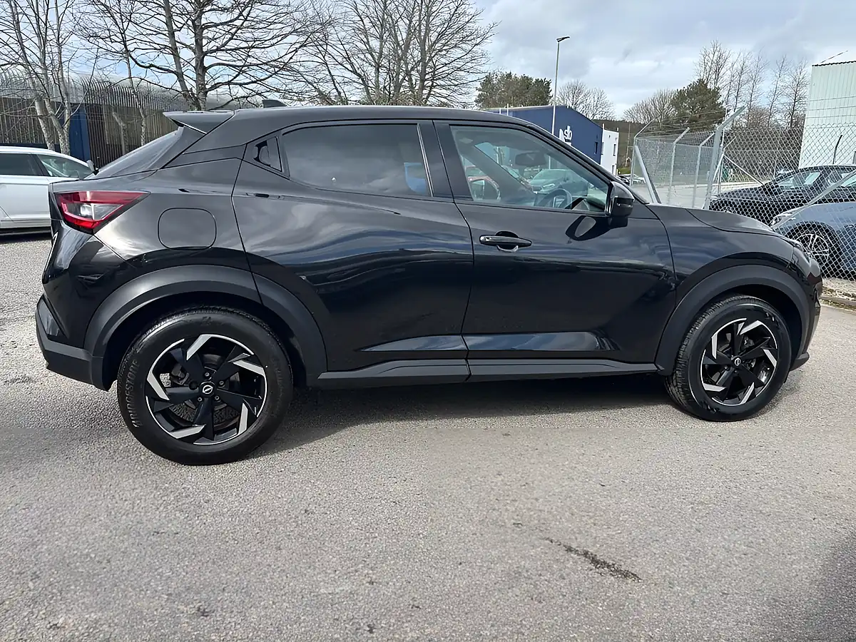 Used 2022 Nissan Juke N-Connecta Black - Interior and Exterior details 11