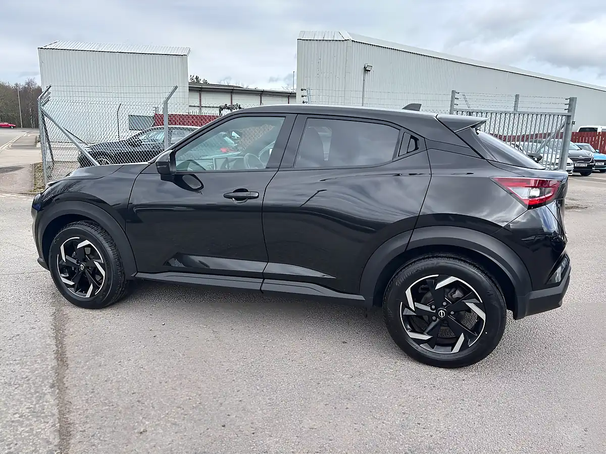 Used 2022 Nissan Juke N-Connecta Black - Interior and Exterior details 9