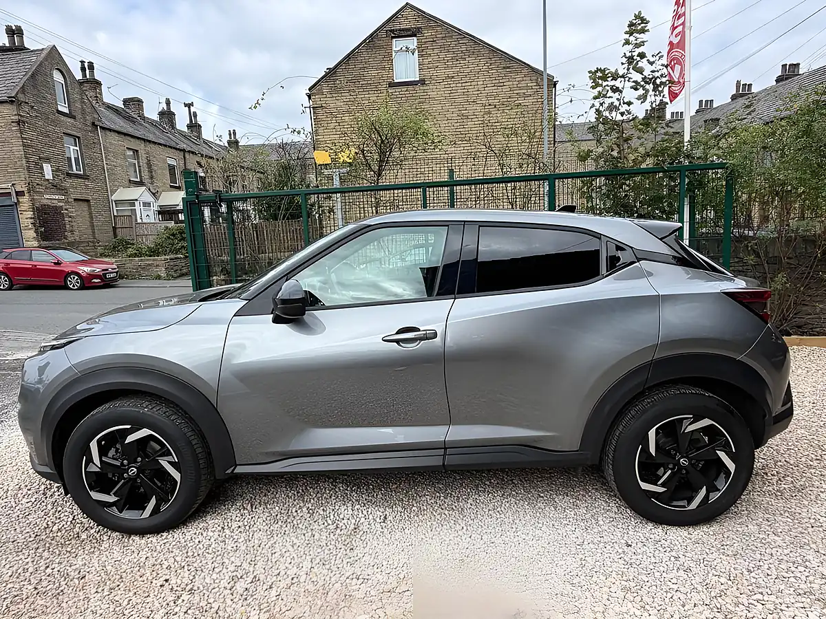 Used 2022 Nissan Juke N-Connecta Grey - Interior and Exterior details 8