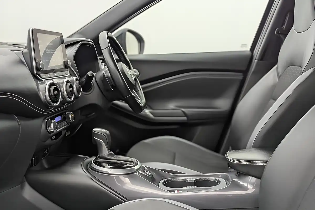 Used 2022 Nissan Juke N-Connecta Grey - Interior and Exterior details 13