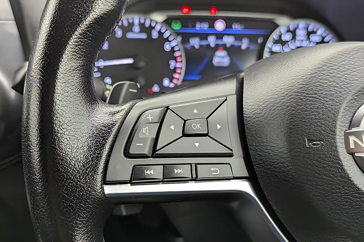 Used 2022 Nissan Juke N-Connecta Grey - Interior and Exterior details 15