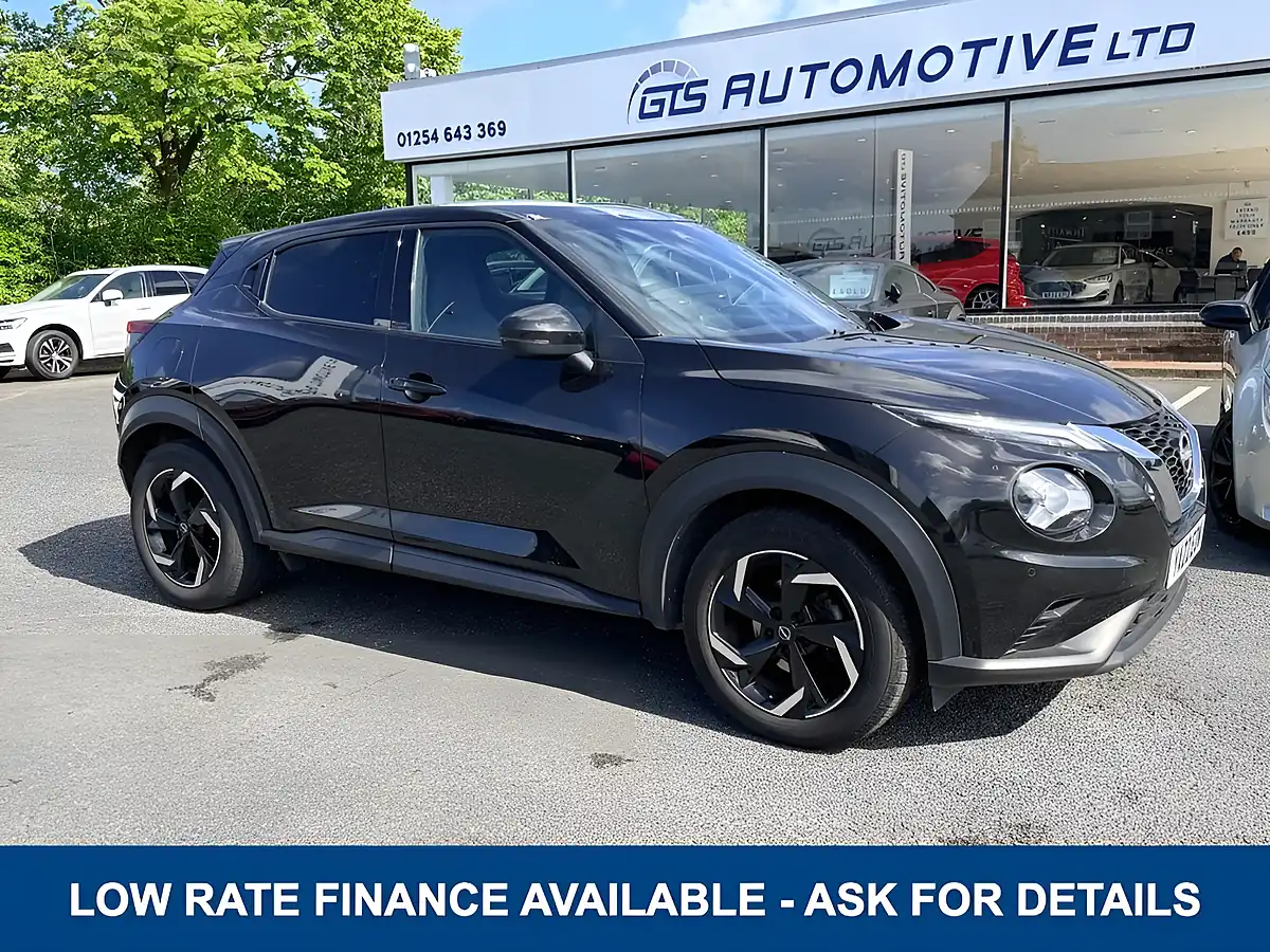 Used 2022 Nissan Juke N-Connecta Pearl Black - Front View