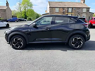Used 2022 Nissan Juke N-Connecta Pearl Black - Interior and Exterior details 7