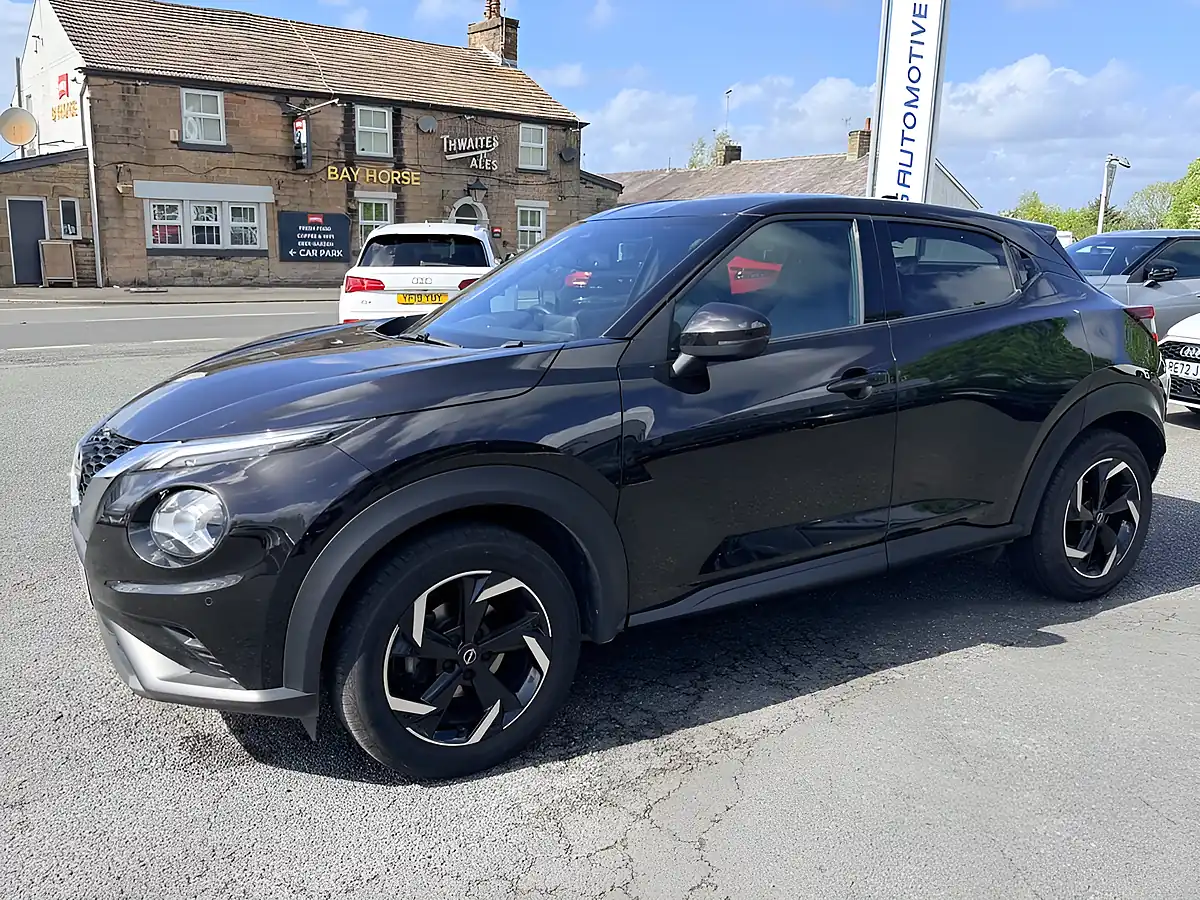 Used 2022 Nissan Juke N-Connecta Pearl Black - Interior and Exterior details 8