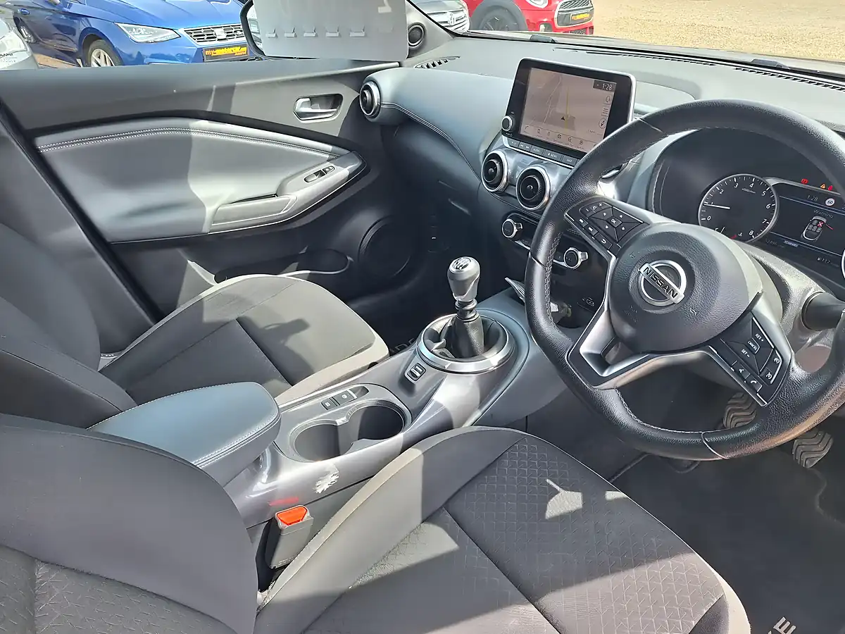 Used 2022 Nissan Juke N-Connecta Red - Interior and Exterior details 12