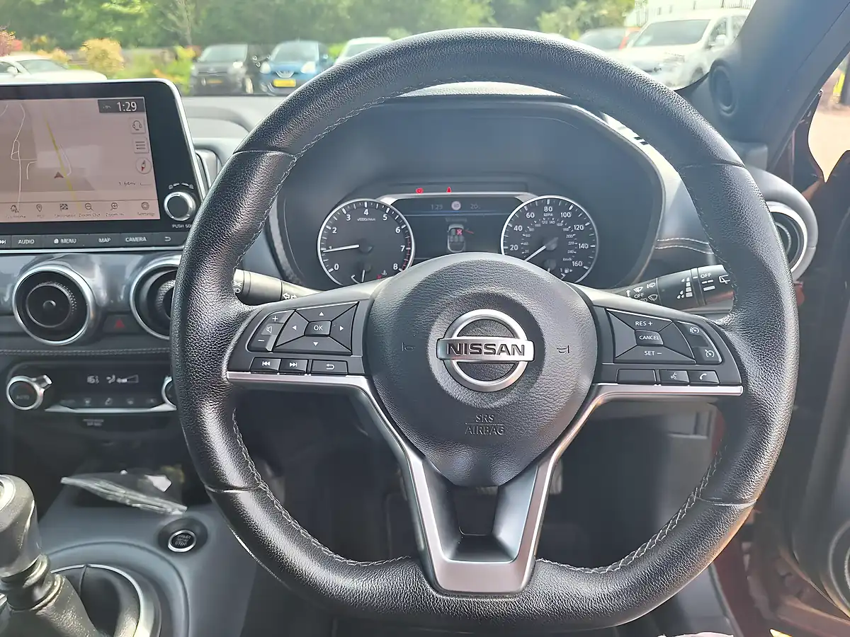 Used 2022 Nissan Juke N-Connecta Red - Interior and Exterior details 14