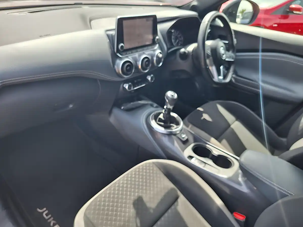 Used 2022 Nissan Juke N-Connecta Red - Interior and Exterior details 2