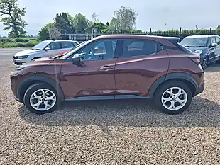 Used 2022 Nissan Juke N-Connecta Red - Interior and Exterior details 3
