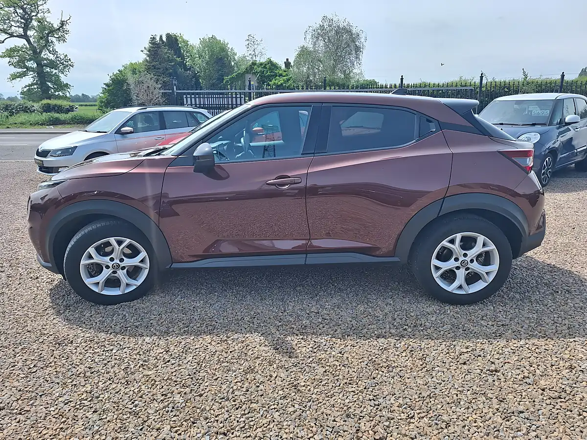 Used 2022 Nissan Juke N-Connecta Red - Interior and Exterior details 3