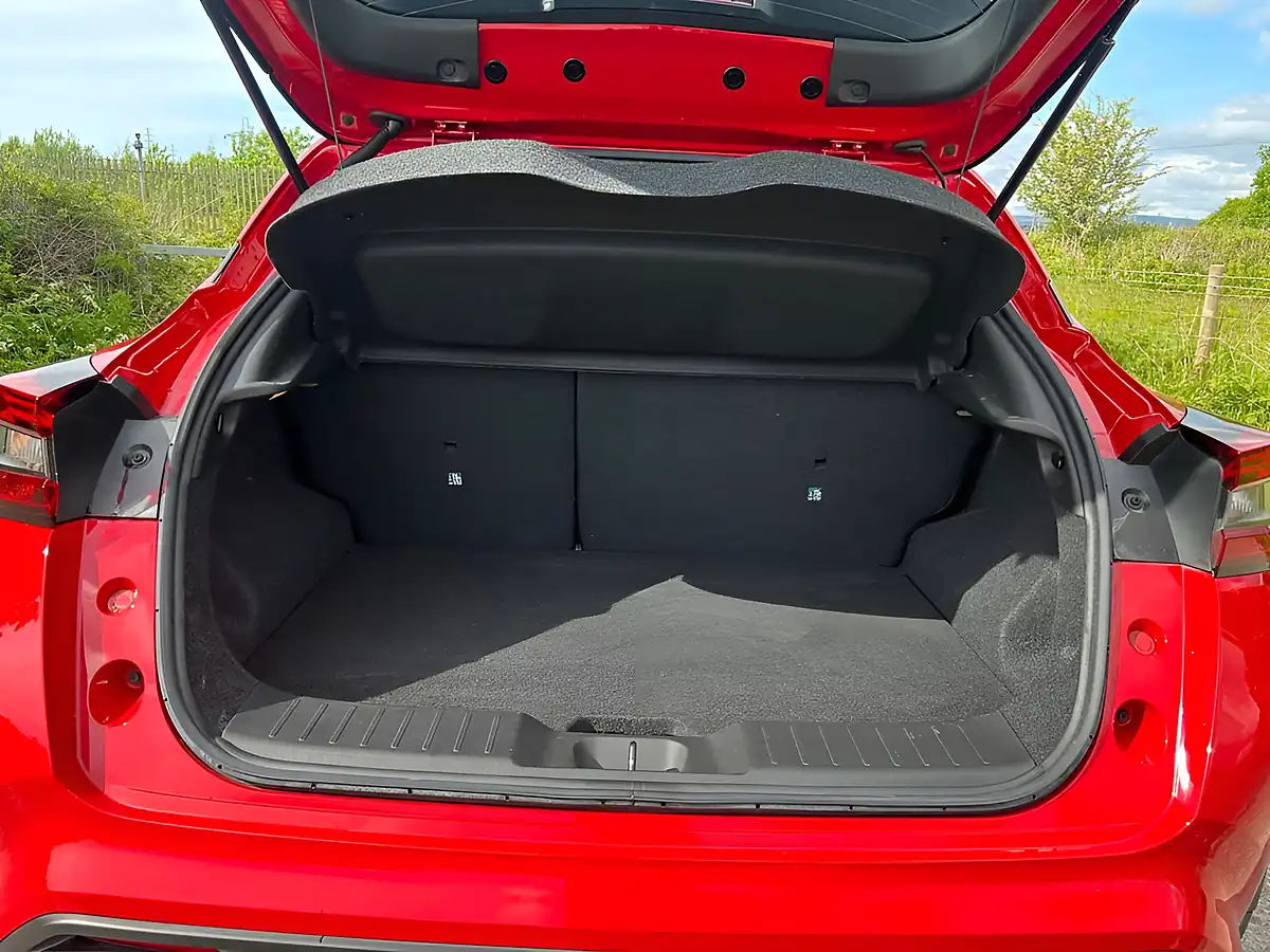 Used 2022 Nissan Juke N-Connecta Red - Interior and Exterior details 13