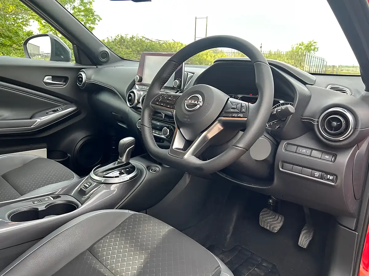 Used 2022 Nissan Juke N-Connecta Red - Interior and Exterior details 15