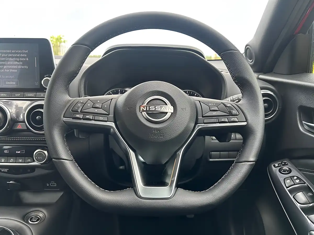 Used 2022 Nissan Juke N-Connecta Red - Interior and Exterior details 16