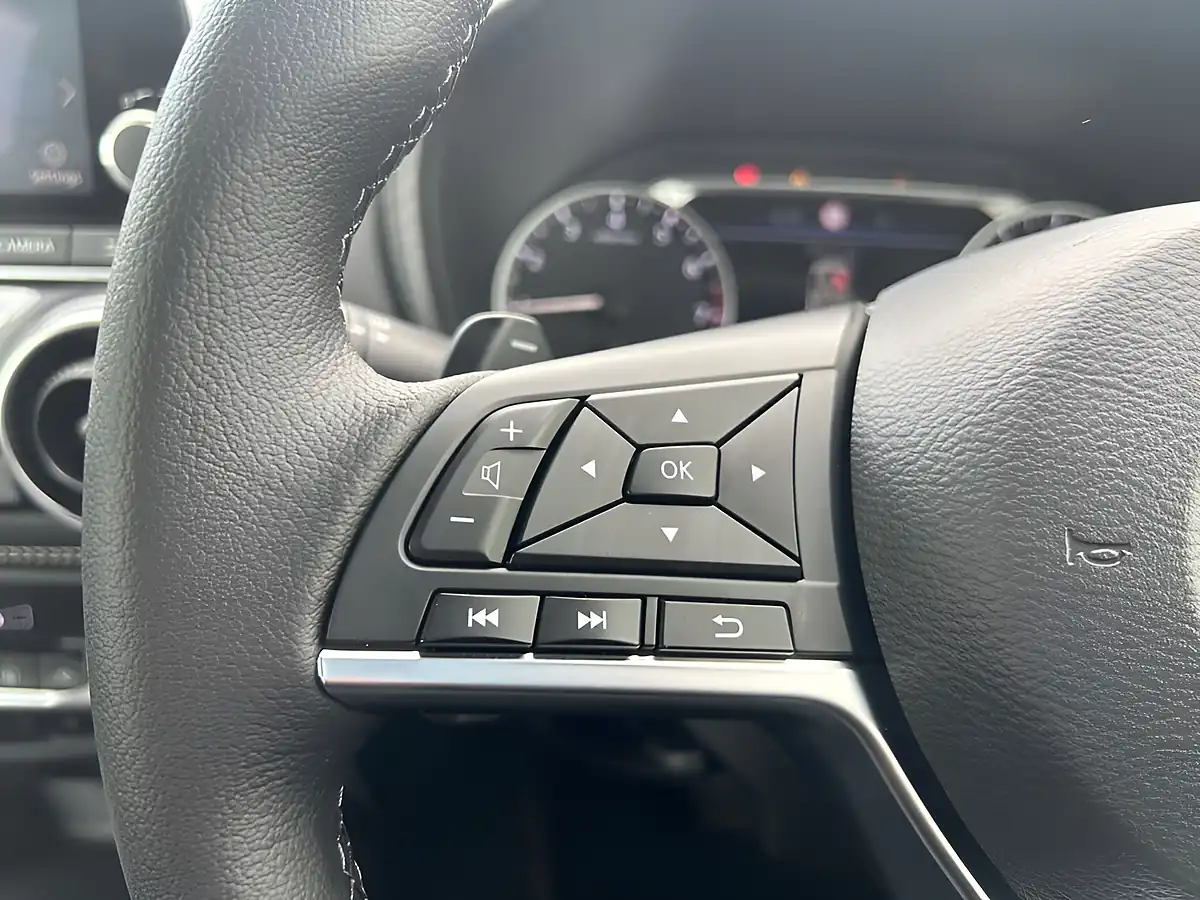 Used 2022 Nissan Juke N-Connecta Red - Interior and Exterior details 17