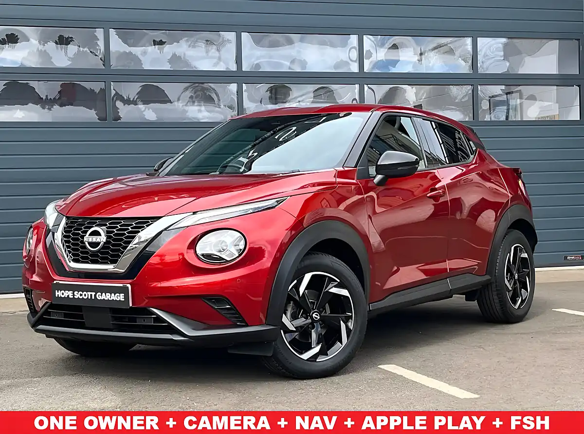 Used 2022 Nissan Juke N-Connecta Red - Front View