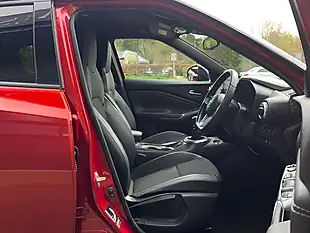 Used 2022 Nissan Juke N-Connecta Red - Interior and Exterior details 10
