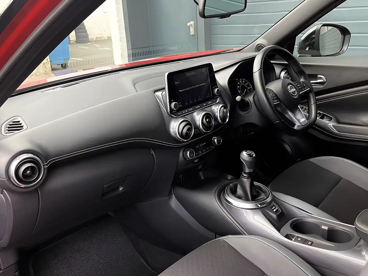 Used 2022 Nissan Juke N-Connecta Red - Interior and Exterior details 12