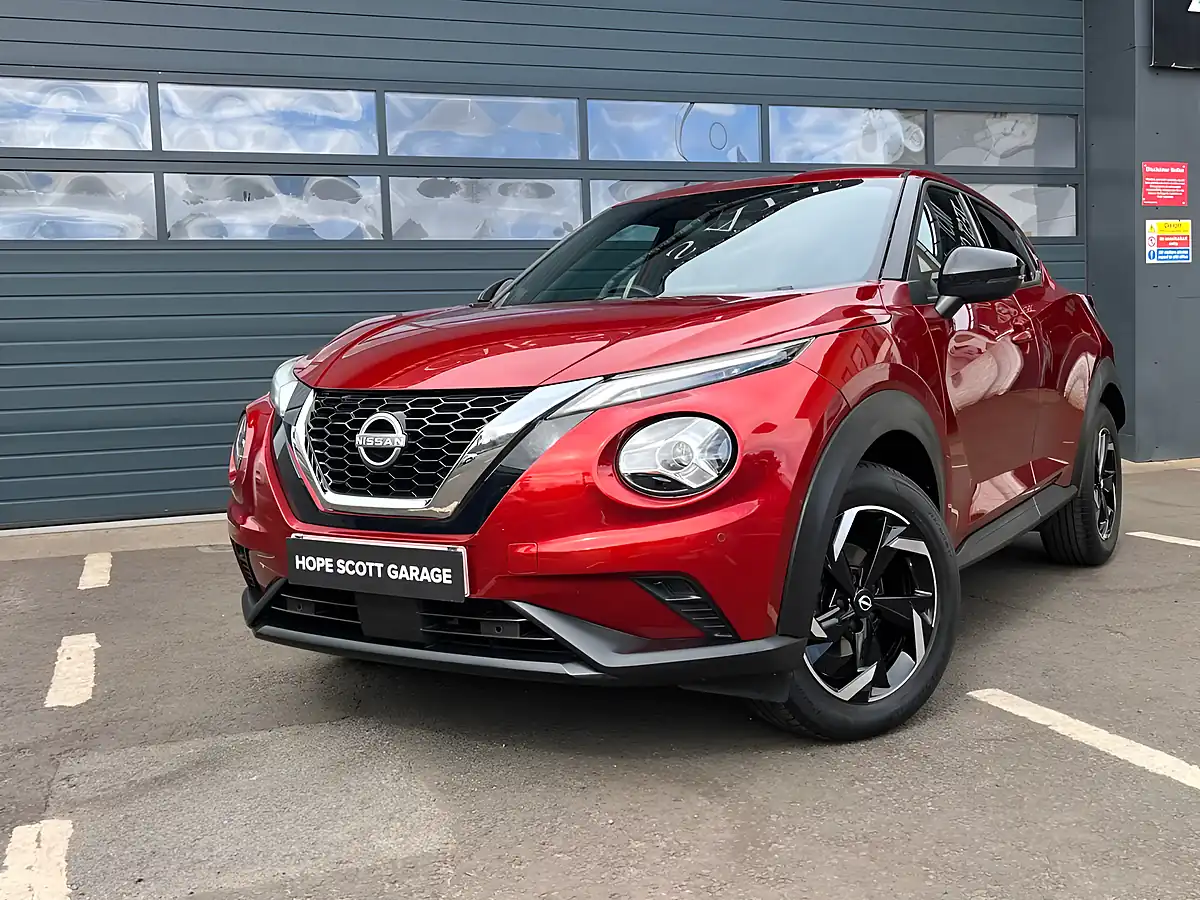 Used 2022 Nissan Juke N-Connecta Red - Interior and Exterior details 17