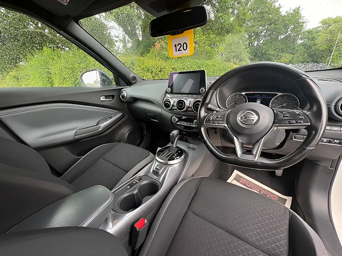 Used 2022 Nissan Juke N-Connecta White - Interior and Exterior details 15