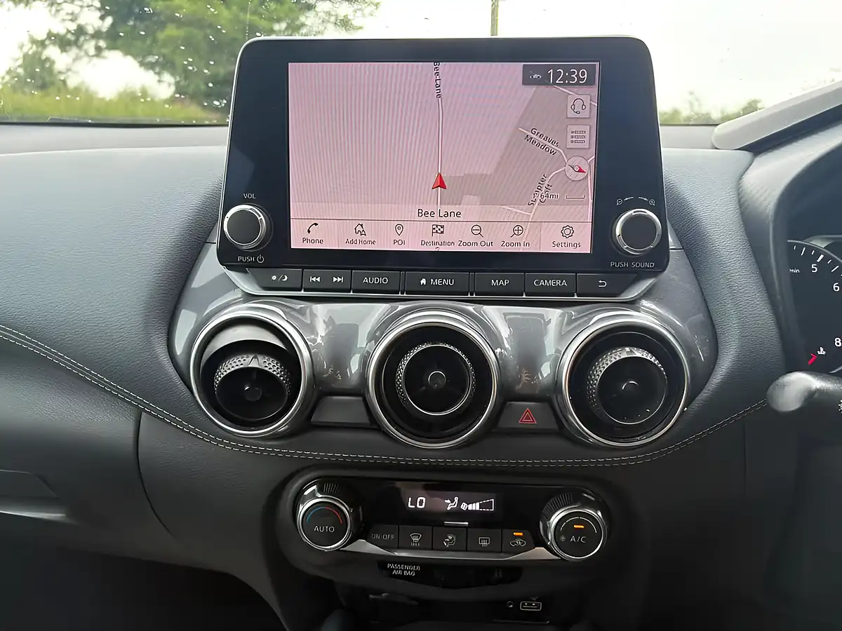 Used 2022 Nissan Juke N-Connecta White - Interior and Exterior details 17