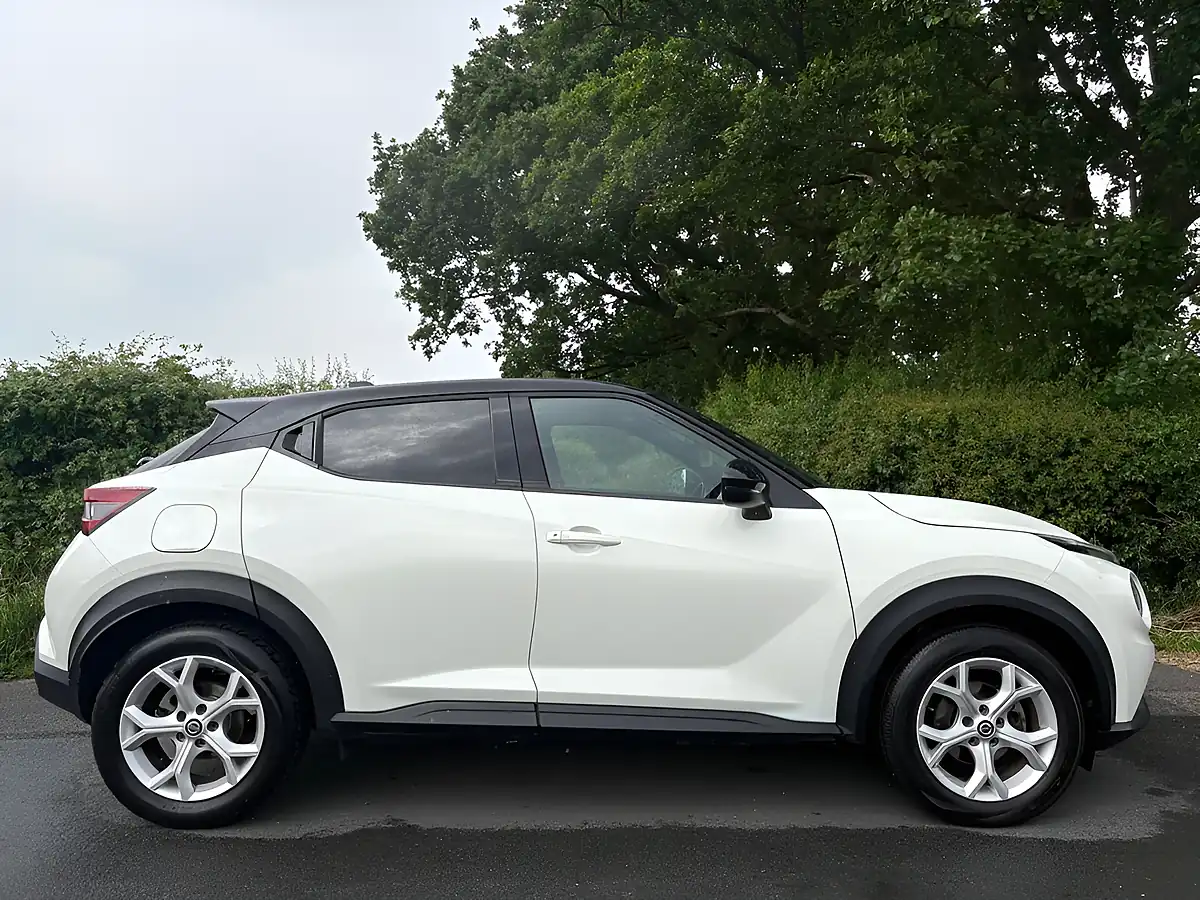 Used 2022 Nissan Juke N-Connecta White - Interior and Exterior details 5
